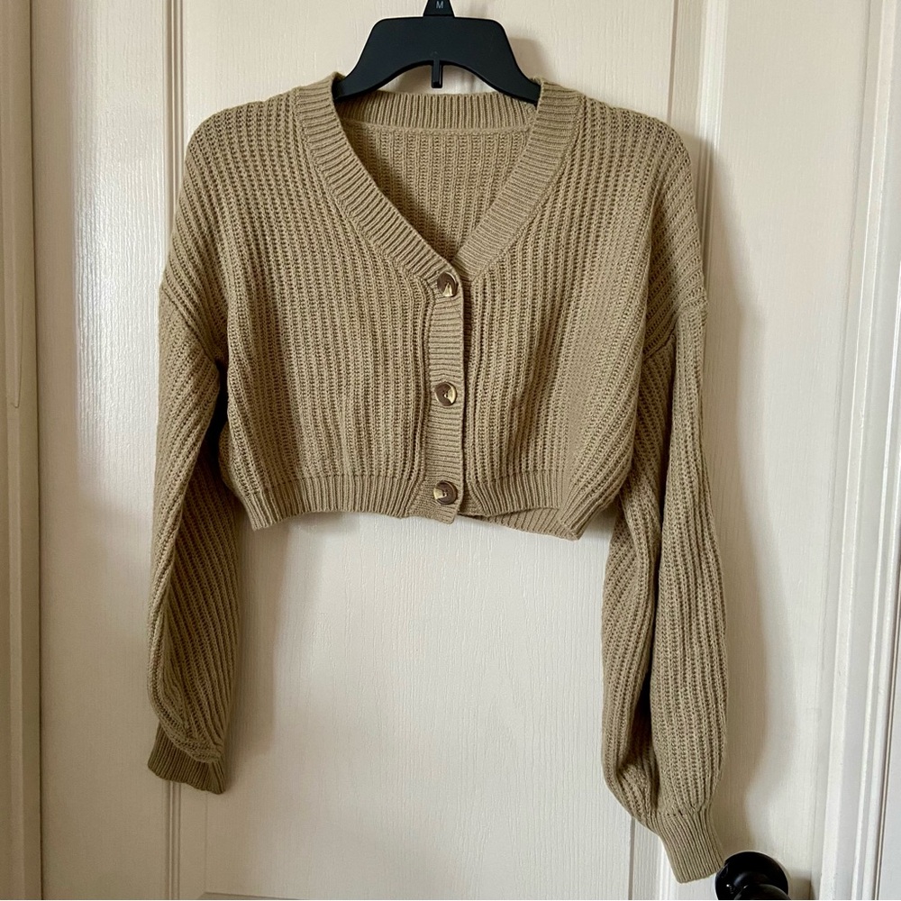 ⭐️NWOT SweatyRocks Long Sleeve Button Front V-Neck Cardigan (Amazon)⭐️
